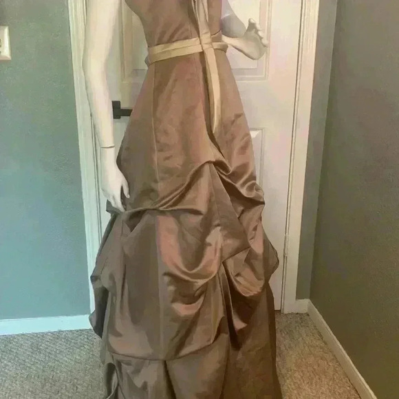 David’s Bridal - Picture 6 of 11